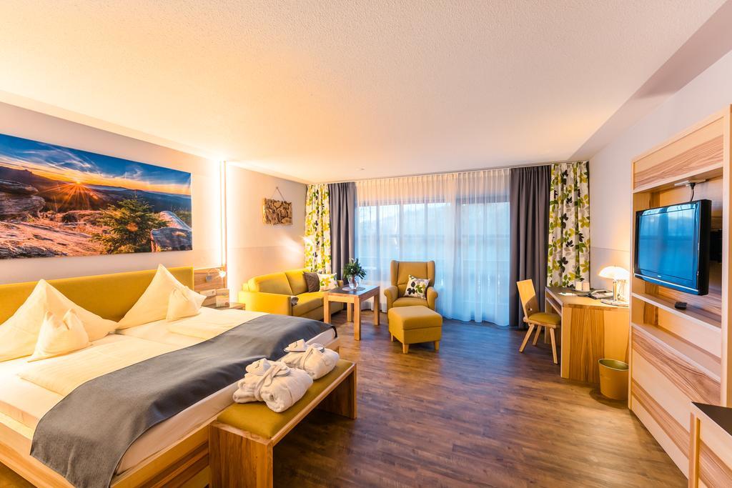 Wellness- Und Wohlfuehlhotel Waldeck โบเดนไมส์ ภายนอก รูปภาพ
