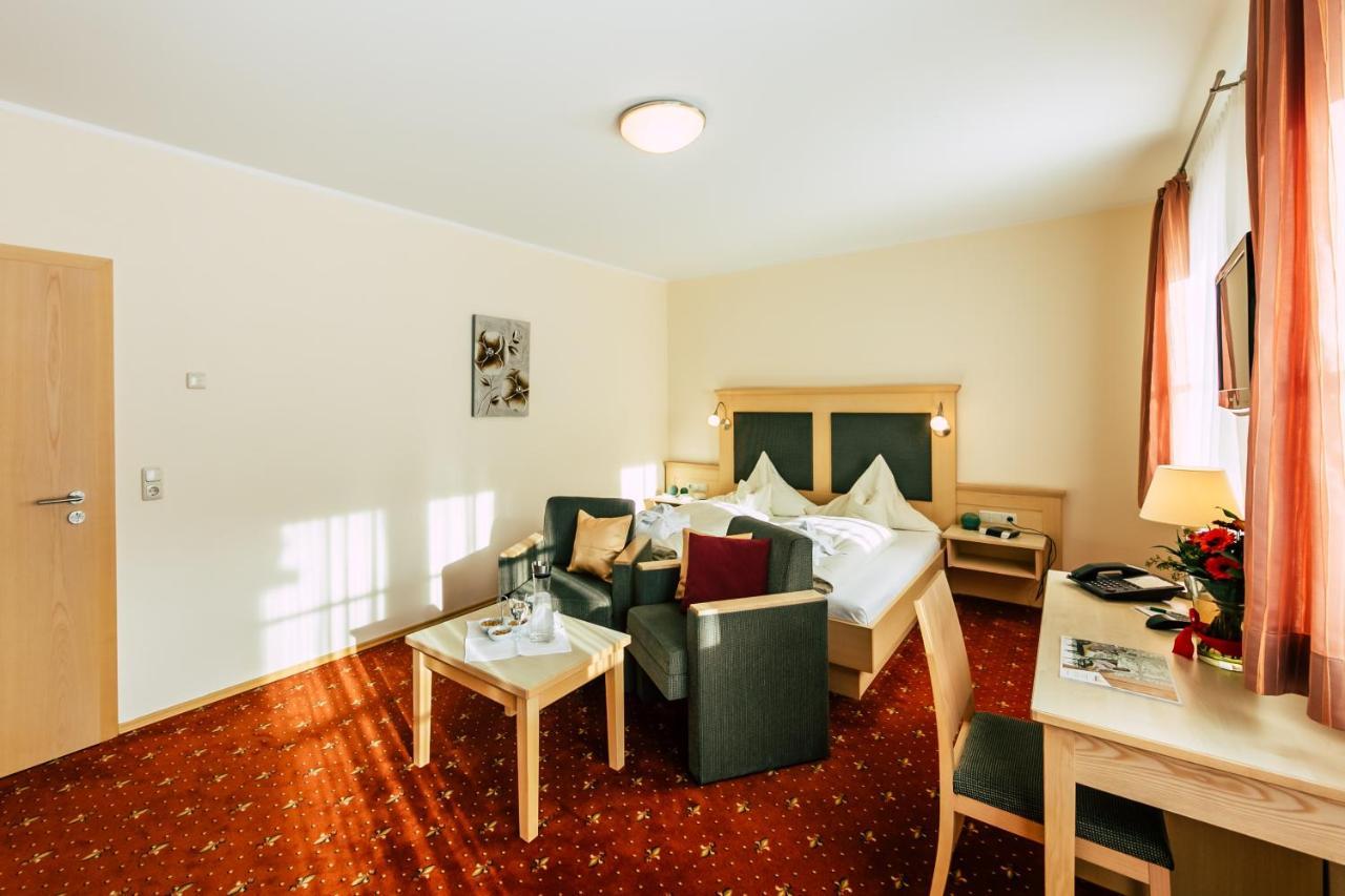 Wellness- Und Wohlfuehlhotel Waldeck โบเดนไมส์ ภายนอก รูปภาพ